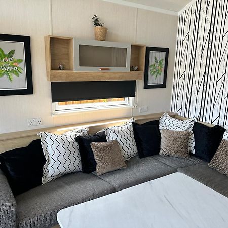 The Pods At Haulfryn Caravan Park Whitford Bagian luar foto